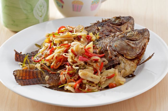 Ilustrasi resep ikan goreng masak garang asem.