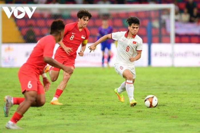 Suasana pertandingan Timnas U-22 Vietnam versus Timnas U-22 Singapura di laga Grup B SEA Games 2023.