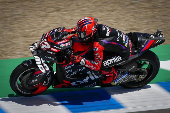 Pembalap Aprilia Racing, Maverick Vinales, saat mengaspal di Sirkuit Jerez pada MotoGP Spanyol 2023