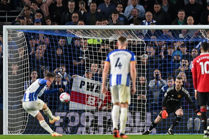 Gol penalti Alexis Mac Allister menangkan Brighton atas Manchester United di menit akhir laga Liga Inggris di Amex Stadium (4/5/2023).