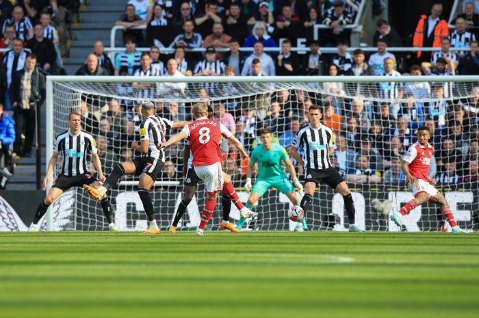 Kapten Arsenal, Martin Odegaar, mencetak gol ke-15 di Liga Inggris 2022-2023 setelah turut menyumbang gol dalam kemenangan 2-0 atas Newcastle United pada laga pekan ke-35.
