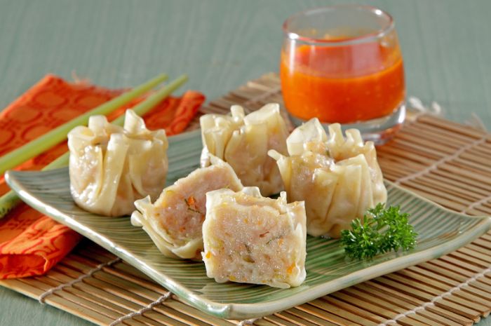 Hidangan siomay ayam jamur