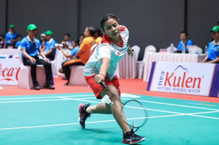 Pebulu tangkis tunggal putri Indonesia, Komang Ayu Cahya Dewi, saat tampil pada babak perempat final beregu putri kontra Kamboja pada laga yang digelar di Badminton Hall Morodok Techo, Selasa, 9 Mei 2023