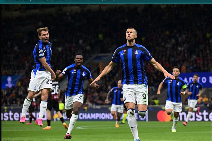 Edin Dzeko mencetak satu gol dalam kemenangan 2-0 Inter Milan atas AC Milan pada leg pertama semifinal Liga Champions 2022-2023.