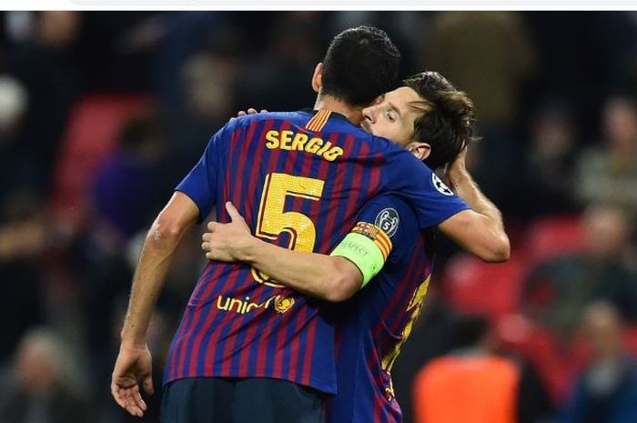 Momen Lionel Messi dan Sergio Busquets di Barcelona.