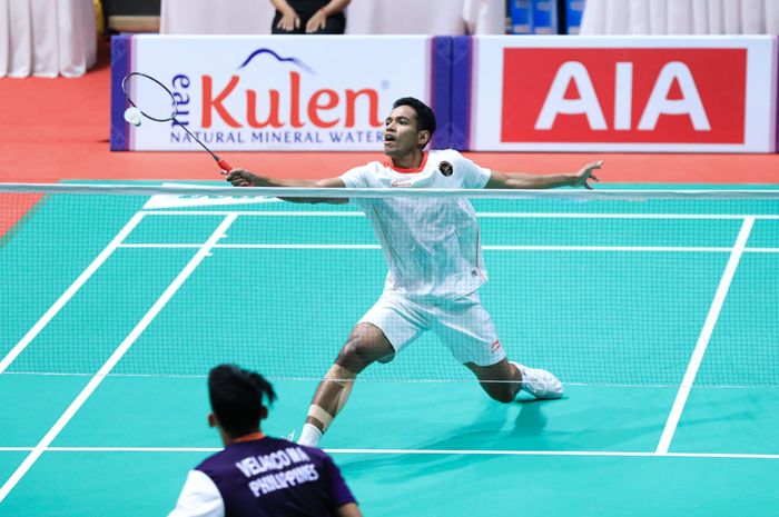 Aksi pebulu tangkis tunggal putra Indonesia, Chico Aura Dwi Wardoyo, saat bertanding pada babak 16 besar nomor perseorangan bulu tangkis SEA Games 2023 di Badminton Hall Morodok Techo, Jumat, 12 Mei 2023