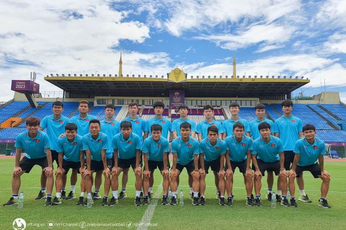 Timnas U-22 Vietnam mengunjungi Stadion Olimpiade pada Jumat (12/5/2023).