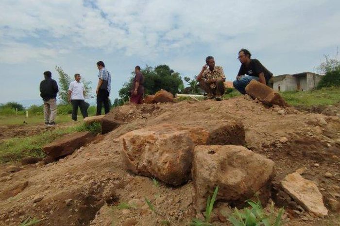 Sejumlah pekerja proyek jalan tol Solo-Jogja menemukan harta karun diduga peninggalan Mataram Kuno di Situs Wonoboyo