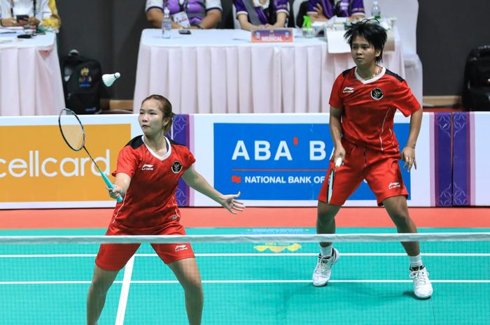 Pasangan ganda putri Indonesia, Meilysa Trias Puspita Sari/Rachel Allessya Rose, pada perempat final SEA Games 2023 di Badminton Hall Morodok Techo, Phnom Penh, Kamboja, Minggu (14/5/2023).