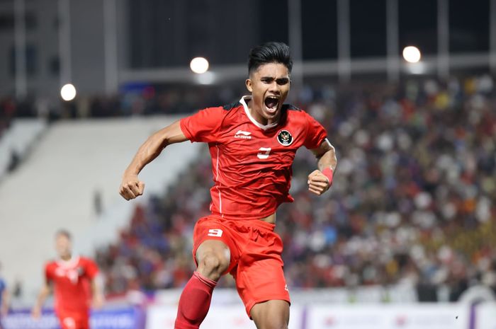 Ramadhan Sananta melakukan selebrasi gol timnas U-22 Indonesia ke gawang Thailand.