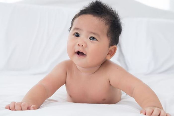 Normalkah Perkembangan Bayi 4 Bulan Belum Bisa Tengkurap? Ternyata Ini