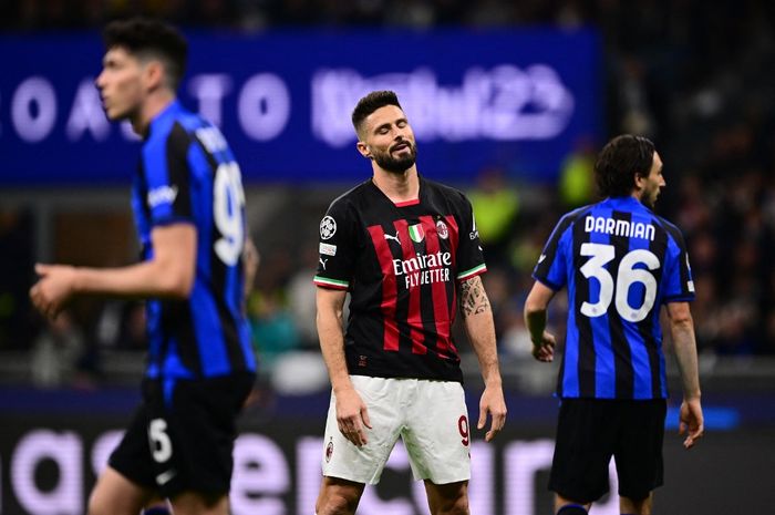 Reaksi Olivier Giroud (tengah) dalam duel Inter Milan vs AC Milan di semifinal Liga Champions (16/5/2023), di mana Rossoneri kalah dan tersingkir dari kejuaraan.