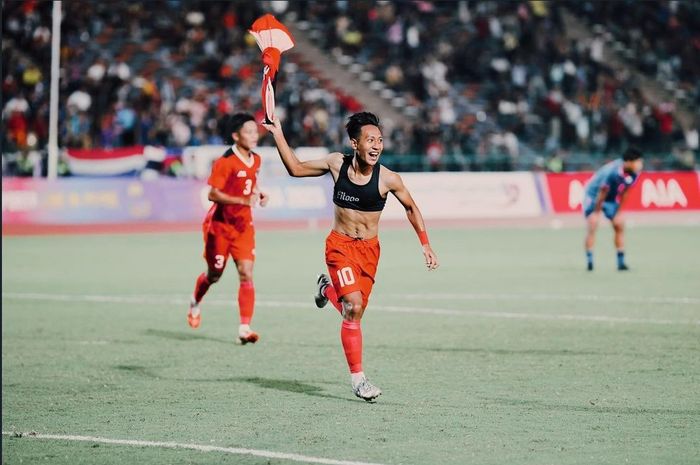 Gelandang timnas U-22 Indonesia, Beckham Putra, melakukan selebrasi setelah mencetak gol ke gawang Thailand. 