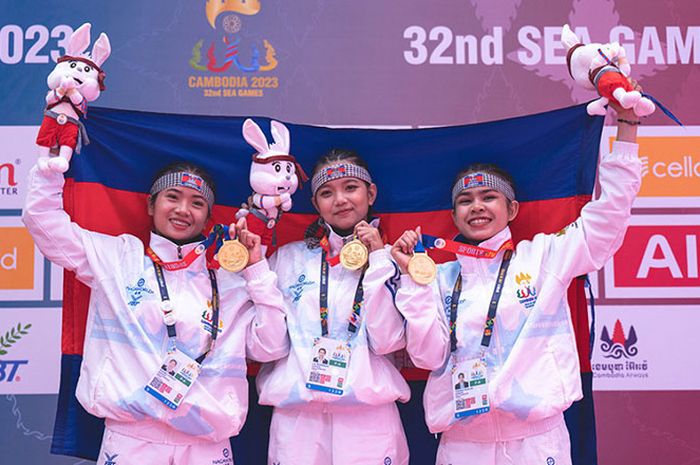 Atlet Kamboja meraih medali emas di SEA Games 2023.
