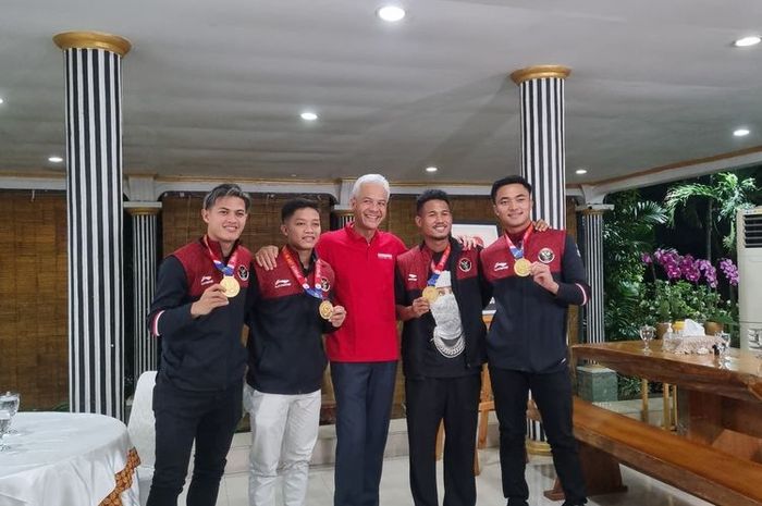 4 pemain timnas U-22 Indonesia asal Jawa Tengah dijamu Ganjar Pranowo pada Senin (22/5/2023).