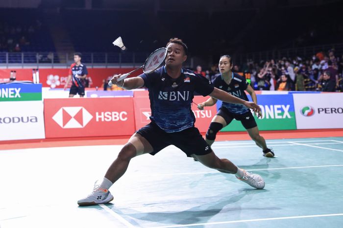 Ganda campuran Indonesia, Rehan Naufal Kusharjanto/Lisa Ayu Kusumawati, saat tampil pada babak pertama Malaysia Masters 2023 di Axiata Arena, Kuala Lumpur, Malaysia, 24 Mei 2023.