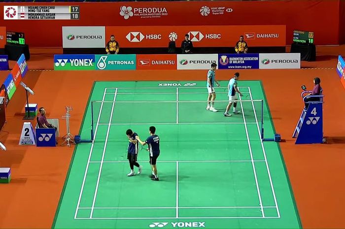 Insiden salah sasaran pada pertandingan Mohammad Ahsan/Hendra Setiawan pada babak pertama Malaysia Masters 2023 yang digelar di Axiata Arena, Kuala Lumpur, Rabu, 24 Mei 2023