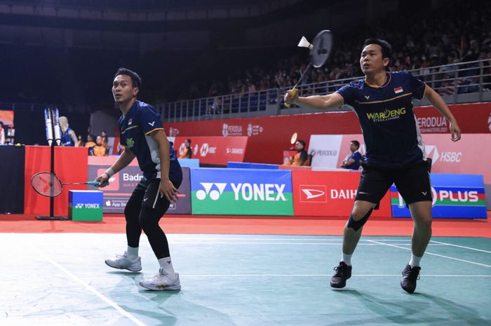 Pasangan ganda putra Indonesia, Mohammad Ahsan/Hendra Setiawan, menjadi salah satu pasangan yang berlaga di babak kedua Indonesia Open 2023