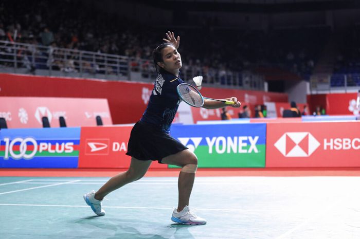 Aksi pebulu tangkis tunggal putri Indonesia, Gregoria Mariska Tunjung, saat bertanding pada ajang Malaysia Masters 2023 di Axiata Arena, Kuala Lumpur, Malaysia