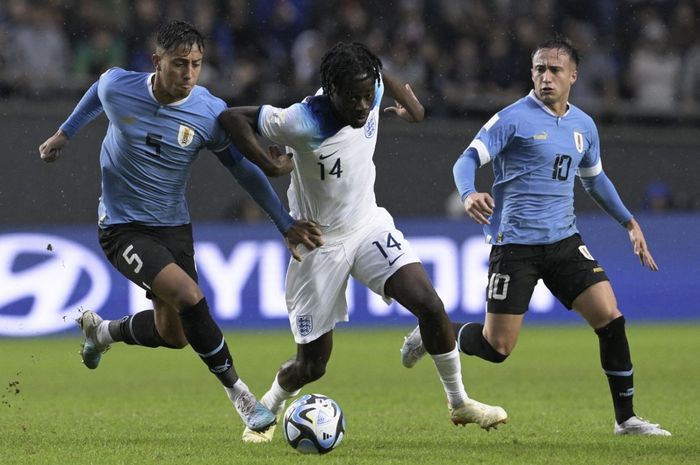 Timnas Inggris U-20 berhasil meraih kemenangan 3-2 atas Uruguay pada matchday kedua Piala Dunia U-20 2023 dengan gol dari wonderki Leeds Untited, Darko Gyabi menjadi penentu kemenangan, Kamis (25/5/2023) atau Jumat dini hari WIB.