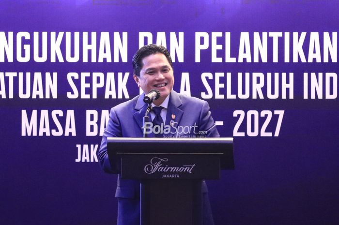 Ketua Umum PSSI, Erick Thohir, sedang memberikan sambutan di Hotel Fairmont, Senayan, Jakarta, Jumat (26/5/2023) siang.