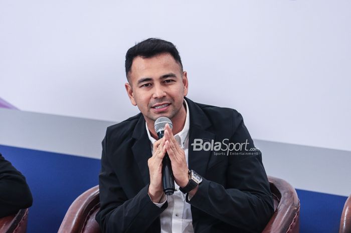 CEO RANS Sportainment, Raffi Ahmad, sedang memberikan sambutan di Kantor Kemenpora, Senayan, Jakarta, Jumat (26/5/2023) sore.