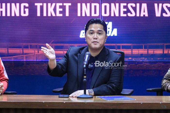 Ketua Umum PSSI, Erick Thohir, saat memberikan keterangan awak media di Stadion Utama Gelora Bung Karno, Senayan, Jakarta, Senin (29/5/2023) sore.