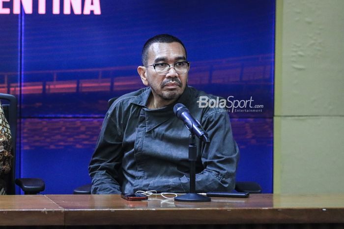Anggota Komite Eksekutif PSSI, Arya Sinulingga, saat hadir dalam sesi jumpa pers di Stadion Utama Gelora Bung Karno, Senayan, Jakarta, Senin (29/5/2023) sore.