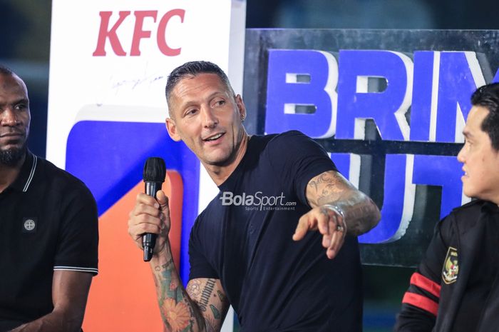 Mantan pemain Inter Milan, Marco Materazzi, berharap Paolo Maldini tidak pernah kembali ke AC Milan supaya klub rival La Benamata itu terus-terusan jelek.