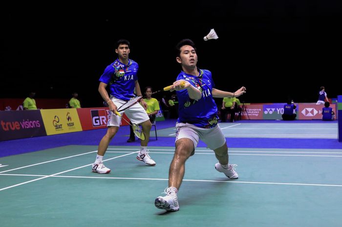 Ganda putra Indonesia, Sabar Karyaman Gutama/Moh Reza Pahlevi Isfahani saat beraksi pada babak perempat final Thailand Open 2023, di Indoor Stadium Huamark, Bangkok, Thailand, Jumat (2/6/2023).