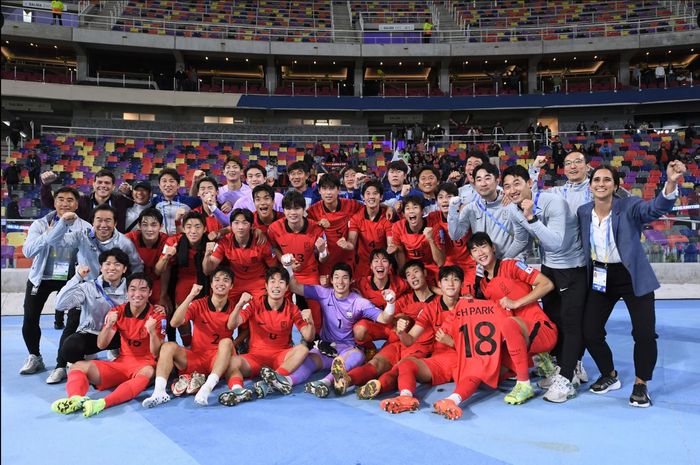 Timnas U-20 Korea Selatan merayakan keberhasilan mereka melaju ke babak perempat final Piala Dunia U-20 2023.