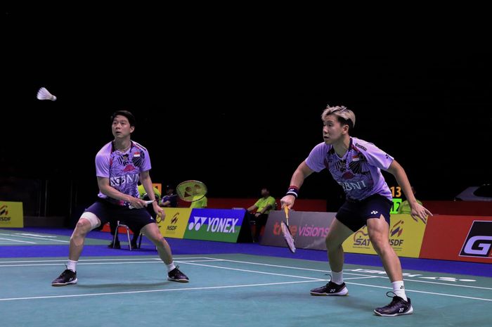 Aksi ganda putra Indonesia, Kevin Sanjaya Sukamuljo dan Marcus Fernaldi Gideon, saat perempat final Thailand Open 2023 di Indoor Arena Huamark, Bangkok, Thailand, 2 Juni 2023.