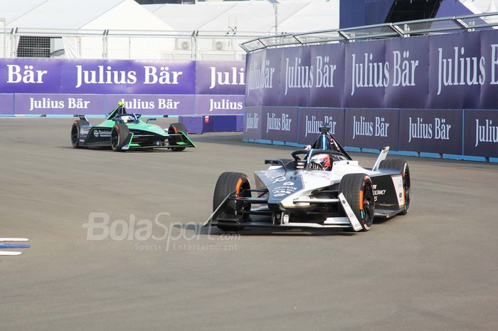 Suasana latihan bebas seri Jakarta ePrix dari Formula E musim 2022-2023 di Jakarta International E-Prix Circuit, Jakarta,  2 Juni 2023.