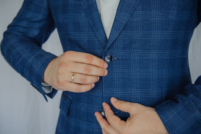 Jangan Diulang Lagi! Begini Cara Mencuci Pakaian Berkancing di Mesin ...