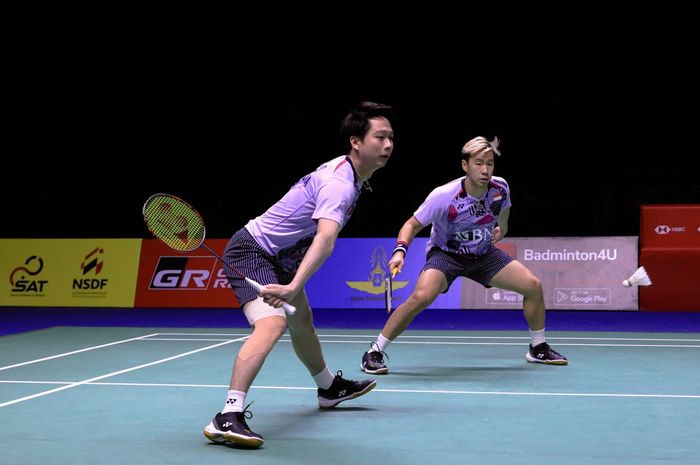 Ganda putra Indonesia, Kevin Sanjaya Sukamuljo dan Marcus Fernaldi Gideon, saat tampil pada semifinal Thailand Open 2023 di Indoor Stadium Huamark, Bangkok, Thailand, 3 Juni 2023.