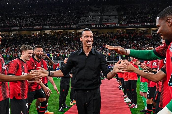 Momen perpisahan Zlatan Ibrahimovic dengan AC Milan, Minggu (4/6/2023) di San Siro. Ibrahimovic memutuskan pensiun dari sepak bola.
