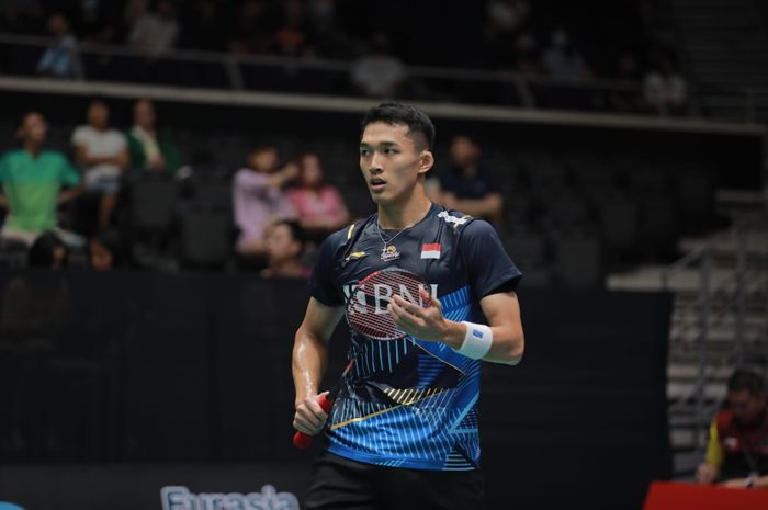 Pebulu tangkis tunggal putra Indonesia, Jonatan Christie, pada babak pertama Singapore Open 2023 di Singapore Indoor Stadium, Kallang, Selasa (6/6/2023).