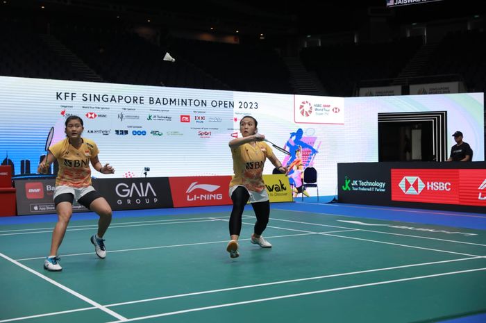 Ganda putri Indonesia, Febriana Dwipuji Kusuma/Amalia Cahaya Pratiwi saat menjalani babak pertama Singapore Open 2023, Selasa (6/6/2023)