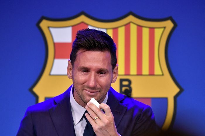 Lionel Messi menangis dalam jumpa pers perpisahannya dengan Barcelona (8/8/2021). Fan Barca tetap tenang karena Messi pasti pulang ke suatu saat nanti meski bukan lagi sebagai pemain.