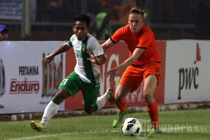 Pertandingan antara timnas Indonesia melawan Belanda pada 7 Juni 2013 di Stdion Utama Gelora Bung Karno, Jakarta.