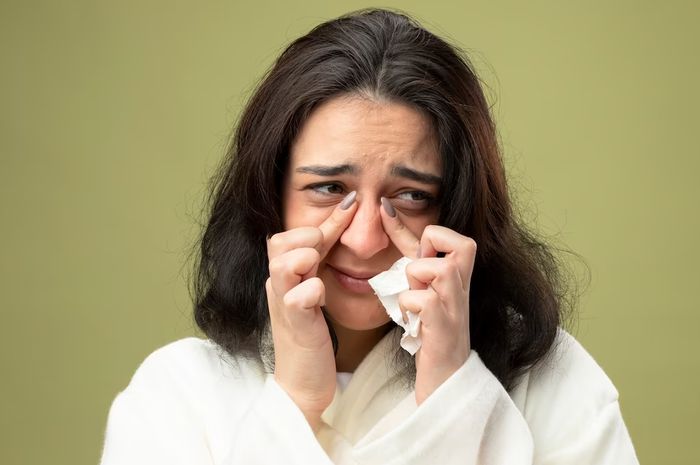 Cara Menghilangkan Mata Bengkak karena Menangis, Langsung Kempes! - Stylo