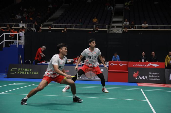 Pasangan ganda putra Indonesia, Muhammad Shohibul Fikri/Bagas Maulana, pada babak kedua Singapore Open 2023 di Singapore Indoor Stadium, Kamis (8/6/2023).