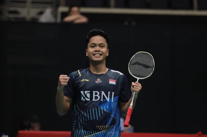 Ekspresi tunggal putra Indonesia, Anthony Sinisuka Ginting usai memenangi babak kedua Singapore Open 2023, Kamis (8/6/2023)