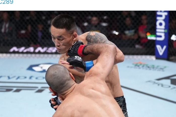 Aiemann Zahabi, rekan seperguruan musuh idaman Khabib Nurmagomedov, Georges St-Pierre layangkan bogem mentahnya yang membuat Aori Qileng kalah KO pada UFC 289, Minggu pagi (11/6/2023) WIB).