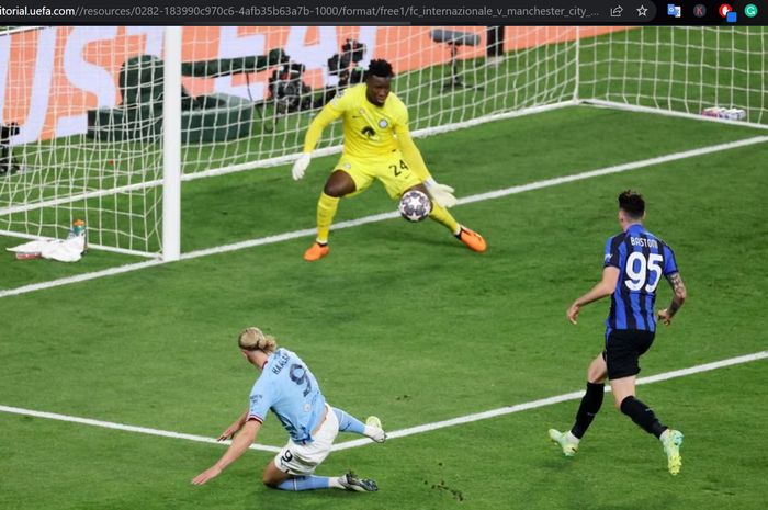 Penyerang Manchester City, Erling Haaland, melepaskan tendangan ke arah gawang Inter Milan pada laga final Liga Champions 2022-2023 di Stadion Olimpiade Ataturk, Sabtu (10/6/2023).