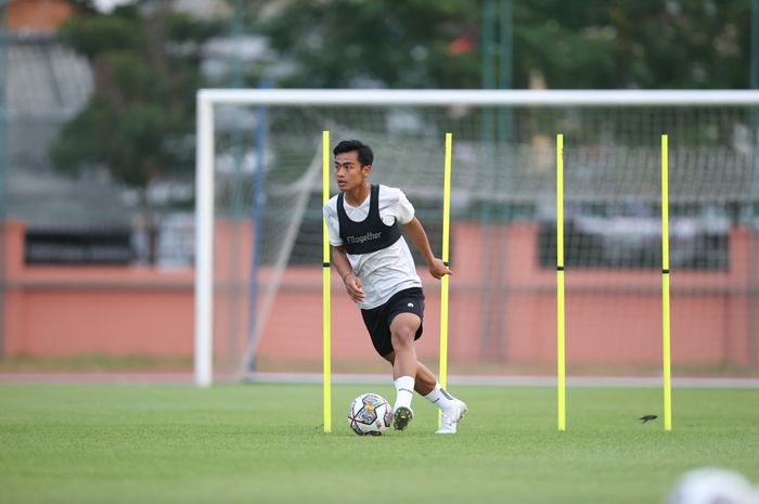 Pratama Arhan saat menjalani sesi latihan dengan timnas Indonesia.