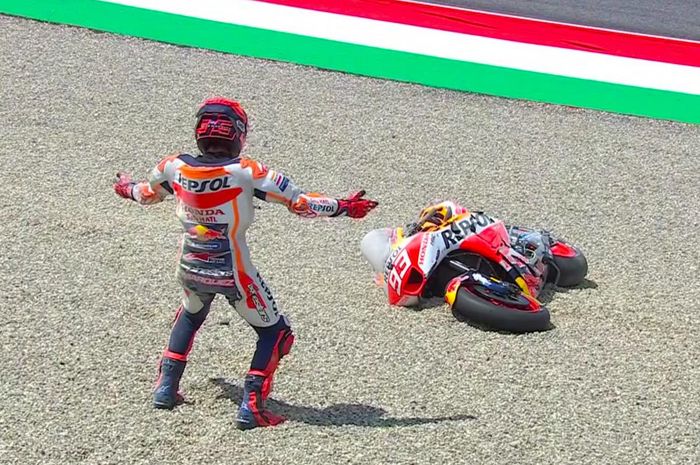 Pengamat MotoGP, Carlo Pernat membahas momen terjatuhnya Marc Marquez di seri Italia.