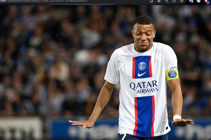 Paris Saint-Germain memastikan 1,5 kaki Kylian Mbappe sudah hilang dari identitas klub.