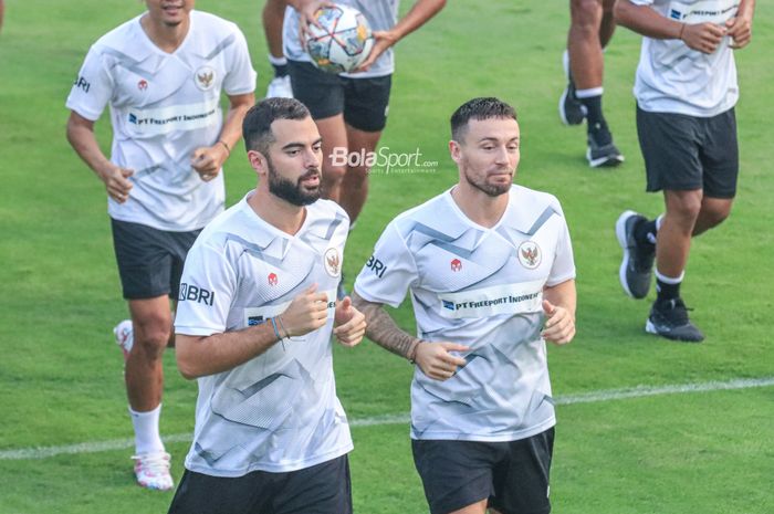 Jordi Amat (kiri) dan Marc Klok (kanan) jadi salah satu nama pemain yang memperkuat Timnas Indonesia melalui jalur naturalisasi