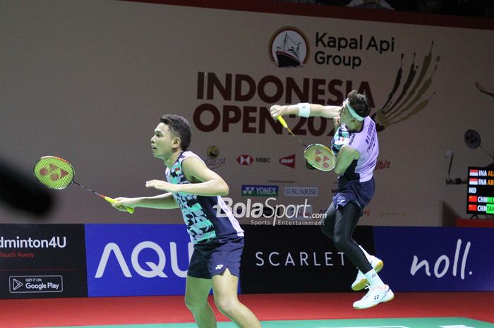 Ganda putra Indonesia, Fajar Alfian/Muhammad Rian Ardianto, saat tampil pada Indonesia Open 2023 di Istora Senayan, Jakarta, Kamis (15/6/2023)
